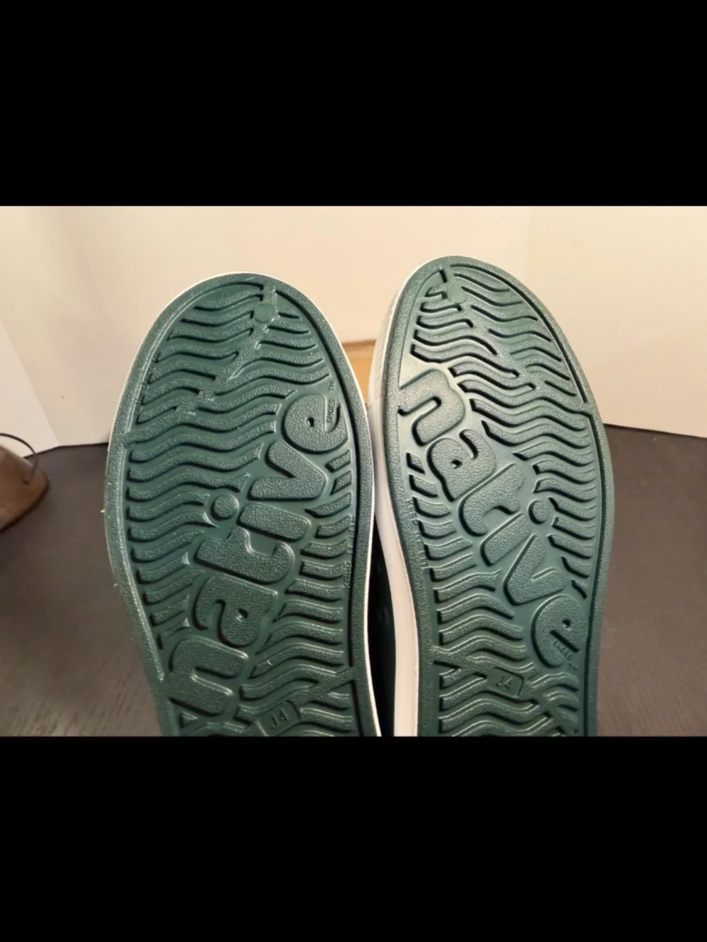 Native Jefferson Shoes Spooky Green/Shell White Big Kids US J4/EU 36